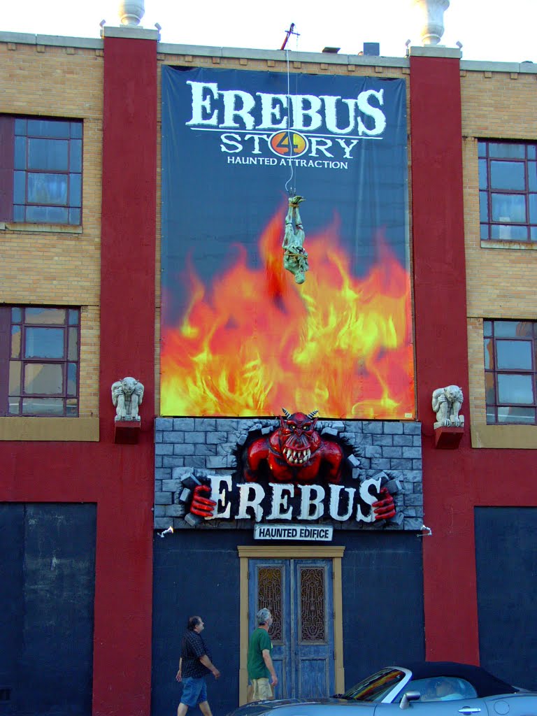 Worlds Largest Haunted House (Pontiac, MI)