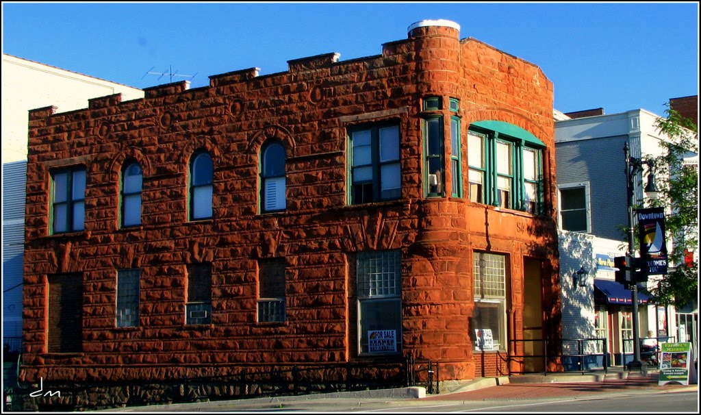 "For Sale", I would like to buy this building!