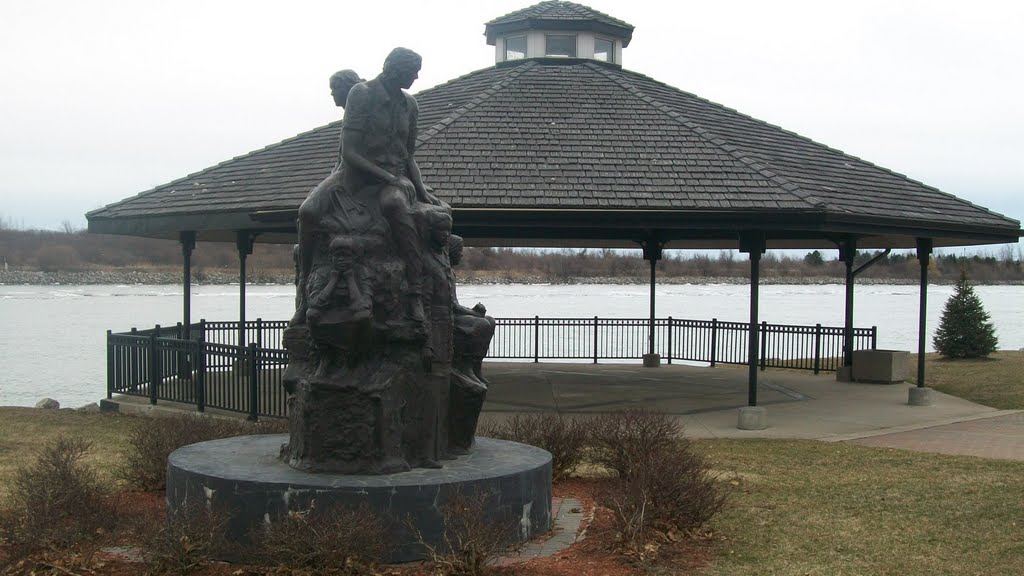 Family Sculpture & Gazebo on the Detroit River, Wyandote, MI