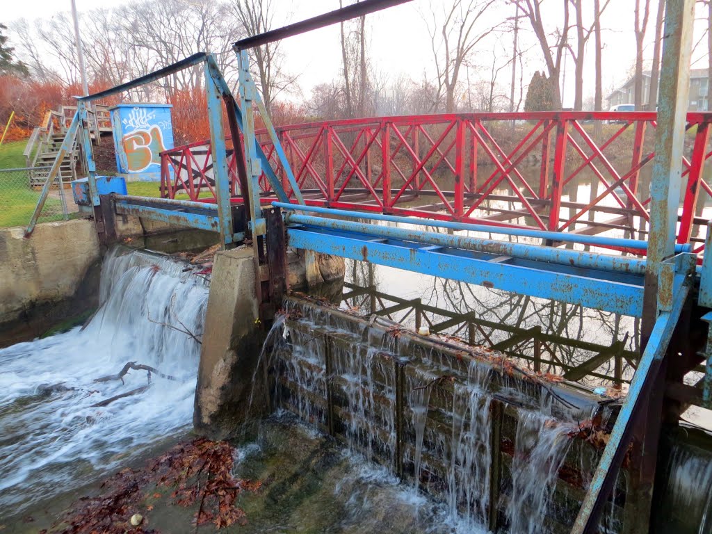 Water control dam of Thread Lake, Flint