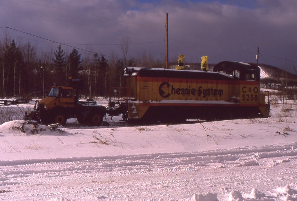 Locomotive at Hatchs Crossing-1989/90
