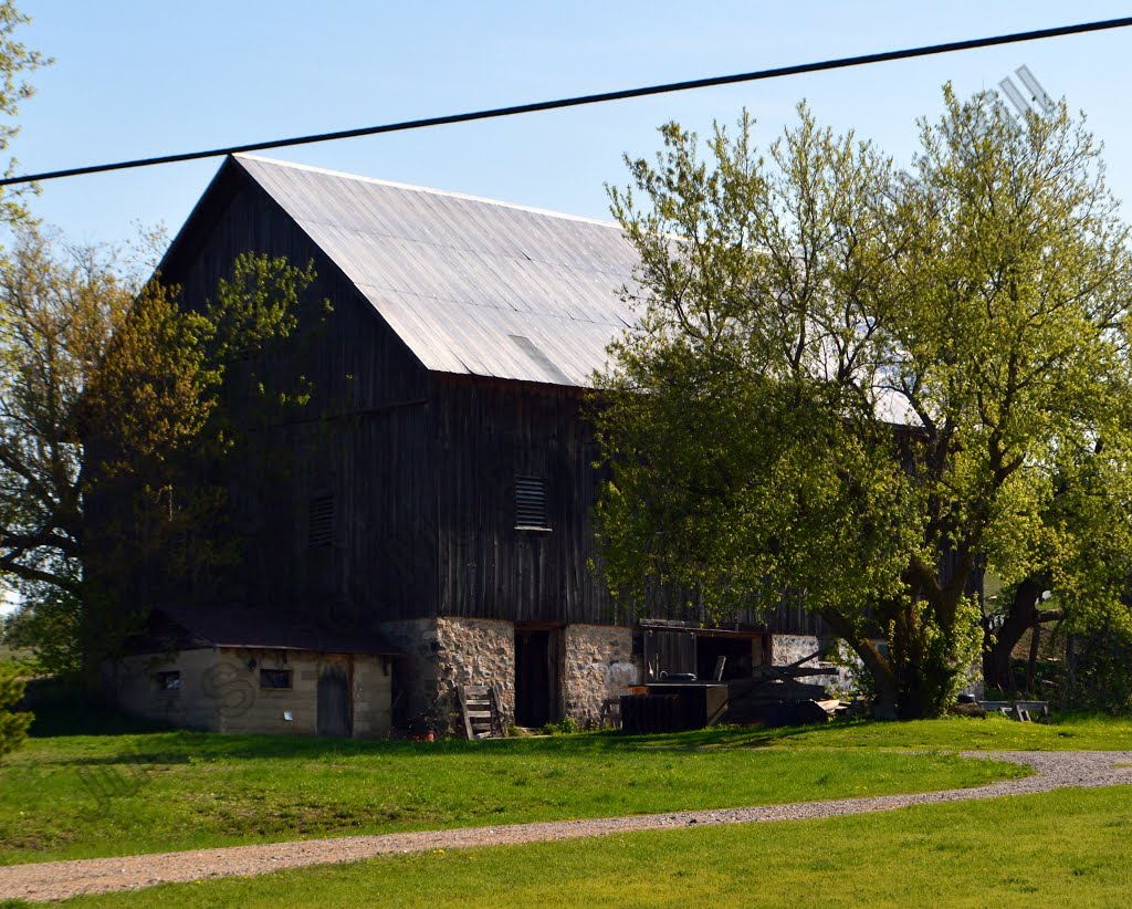Lake Leelanau Dr. Barn
