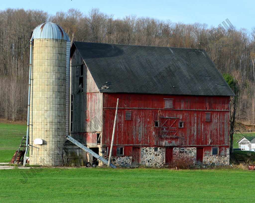 E. Hoxie Rd. Barn