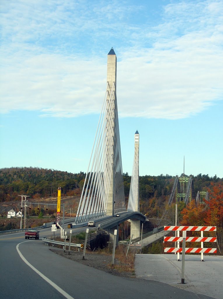 USA - ME. Maine, US1. The old and the new Pennobscott Narrows Bridge