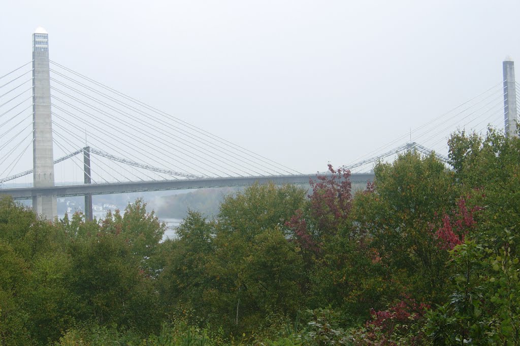 PUENTE PENOBSCOT NARROWS EN OTOÑO