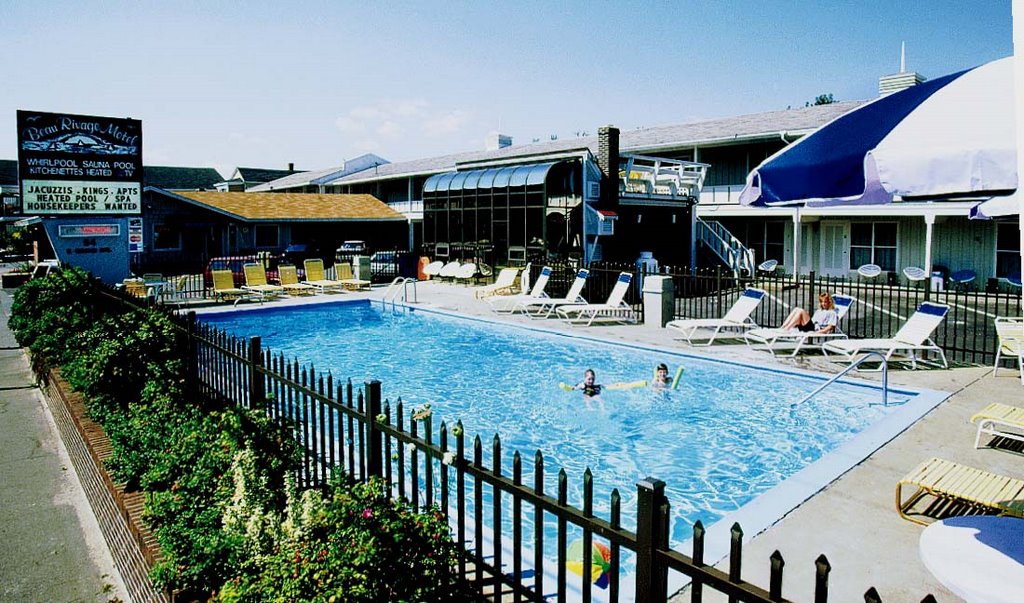 Pool at The Beau Rivage Motel