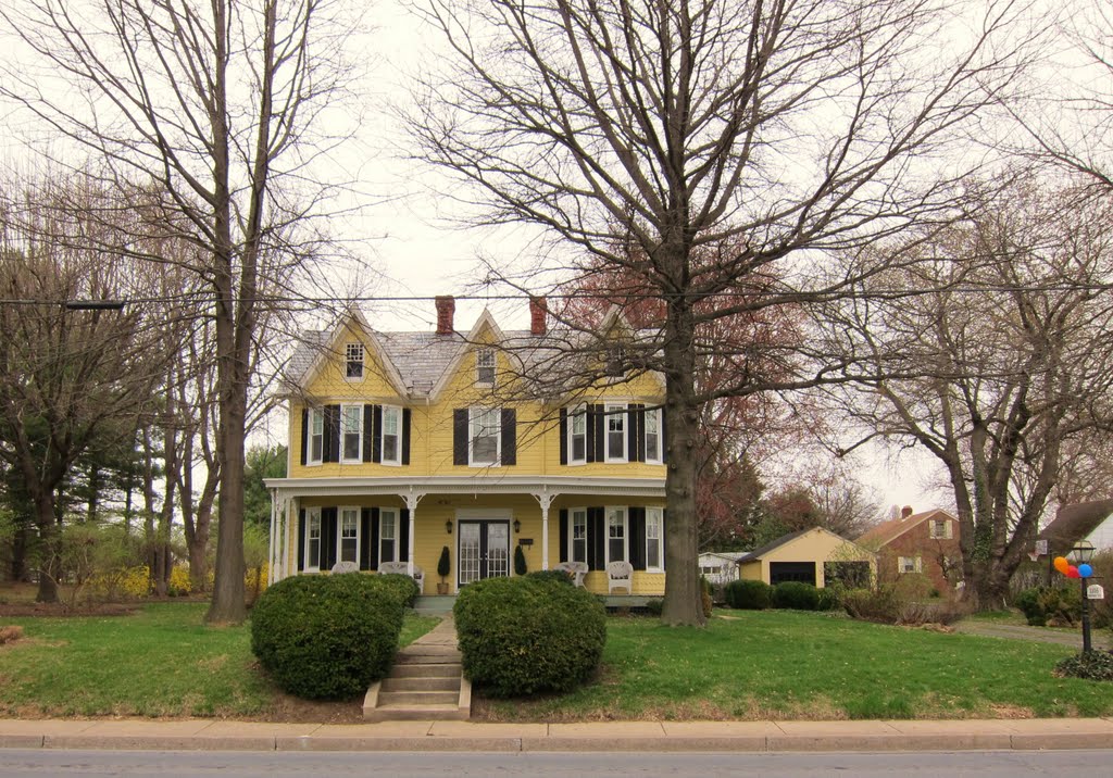 Yellow House on Rosemont