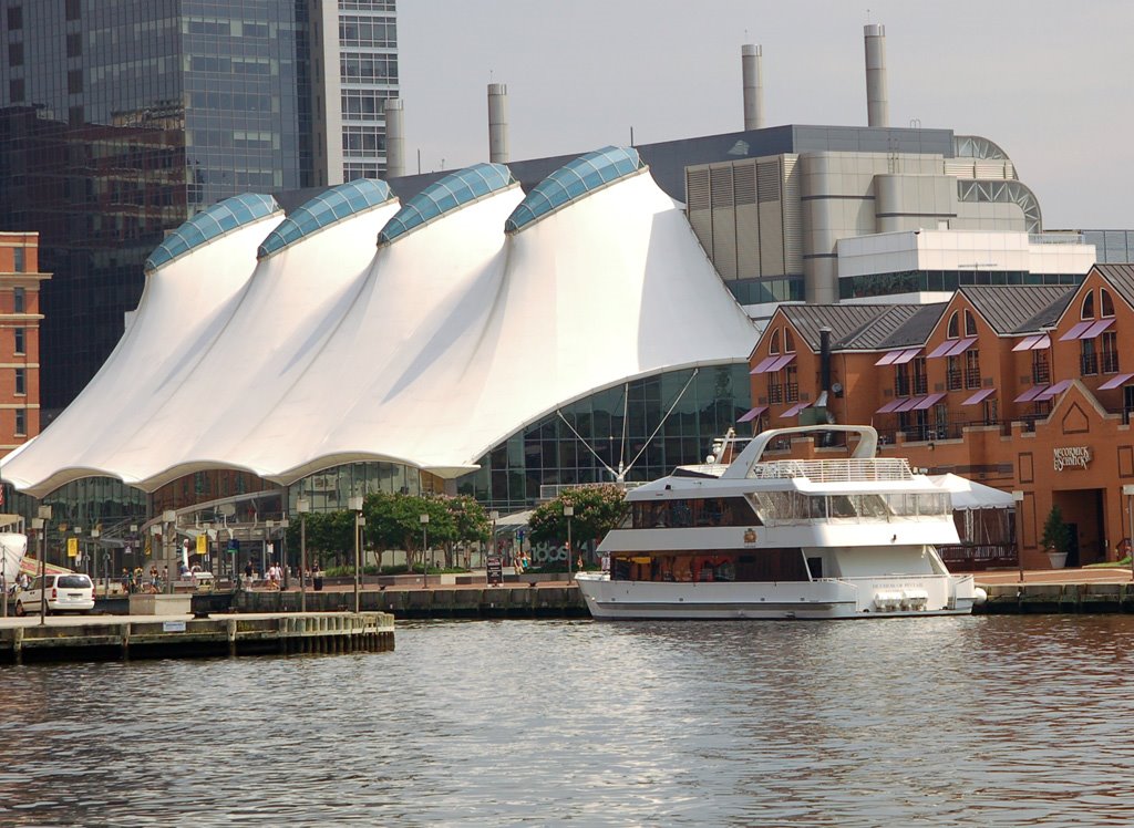 USA - MD - Baltimore. Inner Harbor - sunny canvas