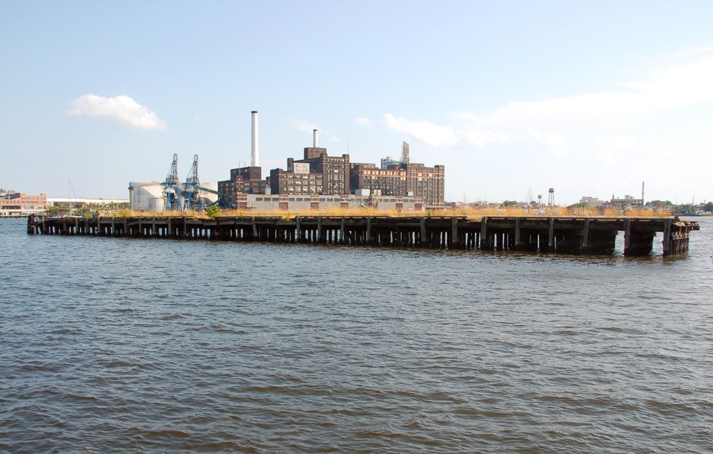 USA - MD - Baltimore. Fells Point - the lost pier with Domino sugar plant in the back