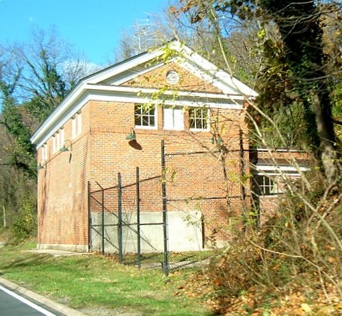 Utility Building at Clara Barton Parkway, NW, Washington, DC, USA