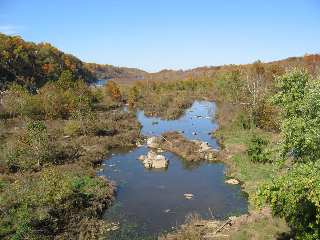 DC, Chain Bridge, Looking north on the Potomac River, October 31,2004