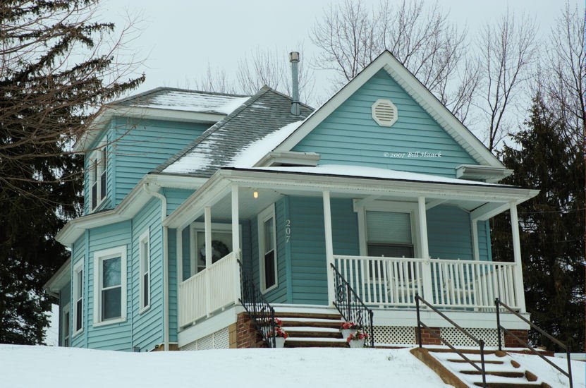 DSC_2518 Fee Fee blue house snow 012207