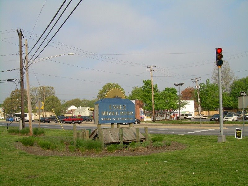 Essex Middle River sign "Gateway to the Chesapeake"