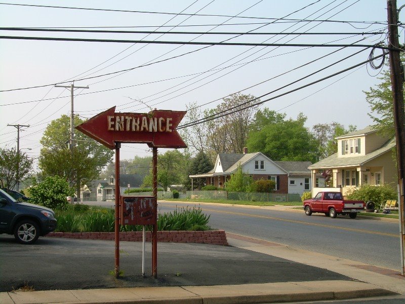 Old Middlesex Shopping Center entrance sign
