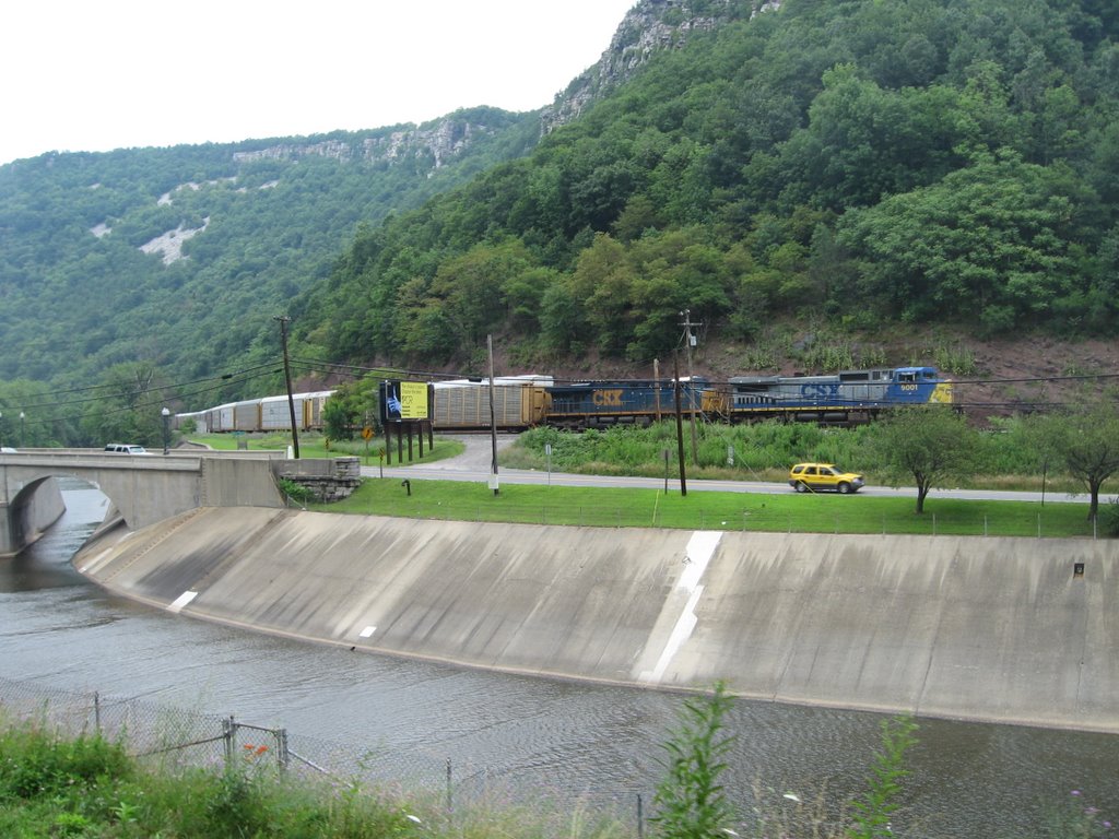 CSX in The Narrows
