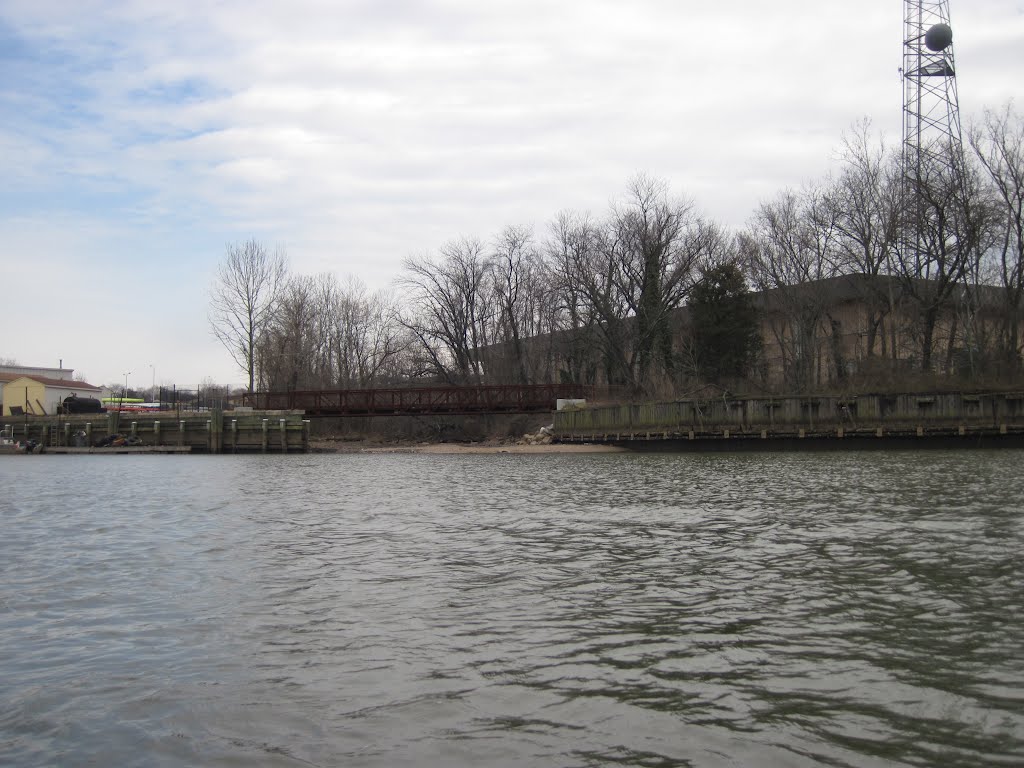 the anacostia river trail bridge next to Bladensburg park