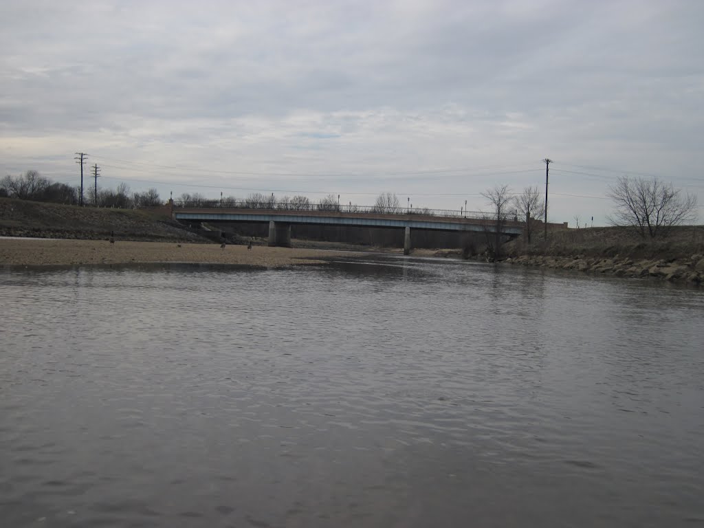 Coming up to the route 1 bridge while paddling against the current