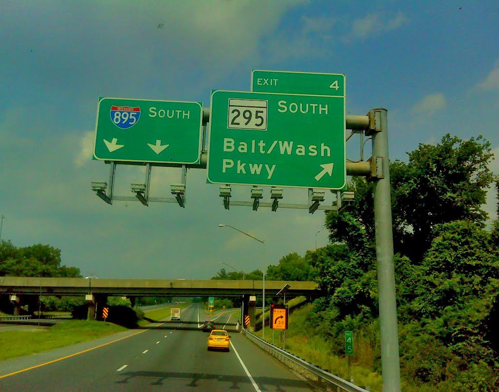 UsNY0590_240512LaneRoad895