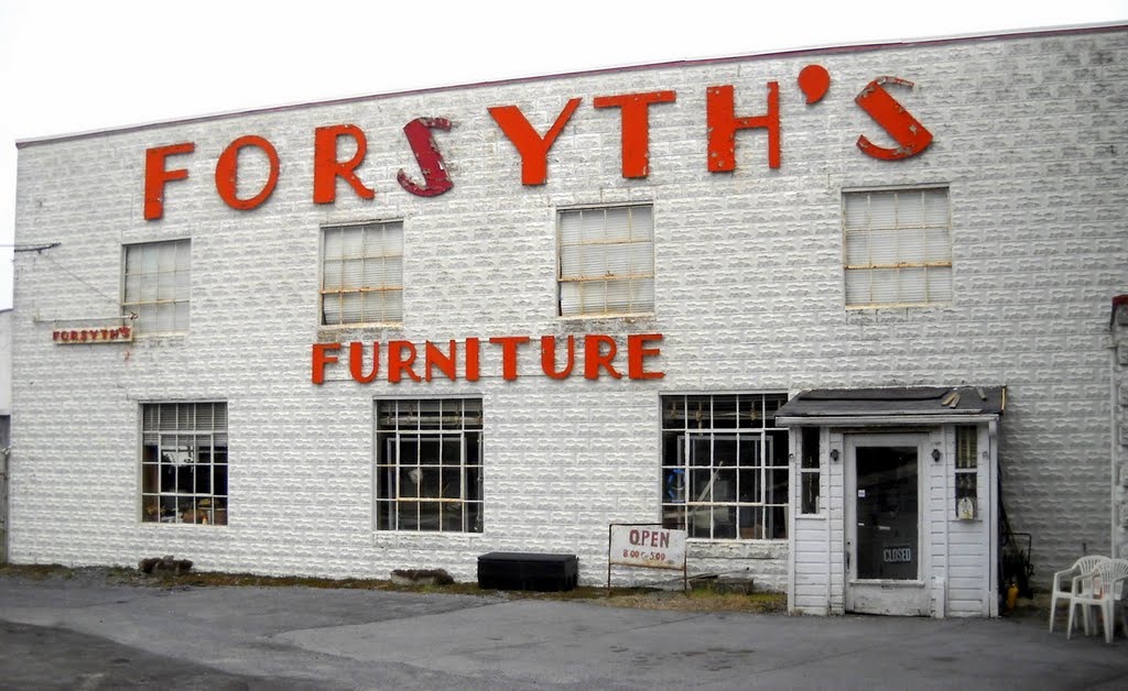 Forsyths Furniture, near the Historic National Road, Alt U.S. Route 40, Frederick St, Hagerstown MD