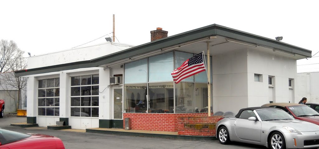 old gas station, South Potomac Street, Hagerstown, MD 21740-6431, style: Googie