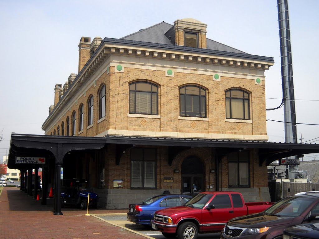 Western Maryland Railroad Station, now Hagerstown Police Department, near Historic National Road, US Route 40,  W Washington St, Hagerstown, MD, built 1913