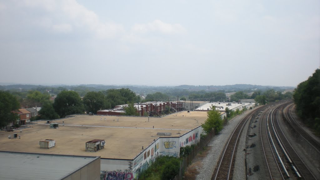 Looking down the railroad tracks from the New Hampshire Avenue overpass - 11-Jun-2011