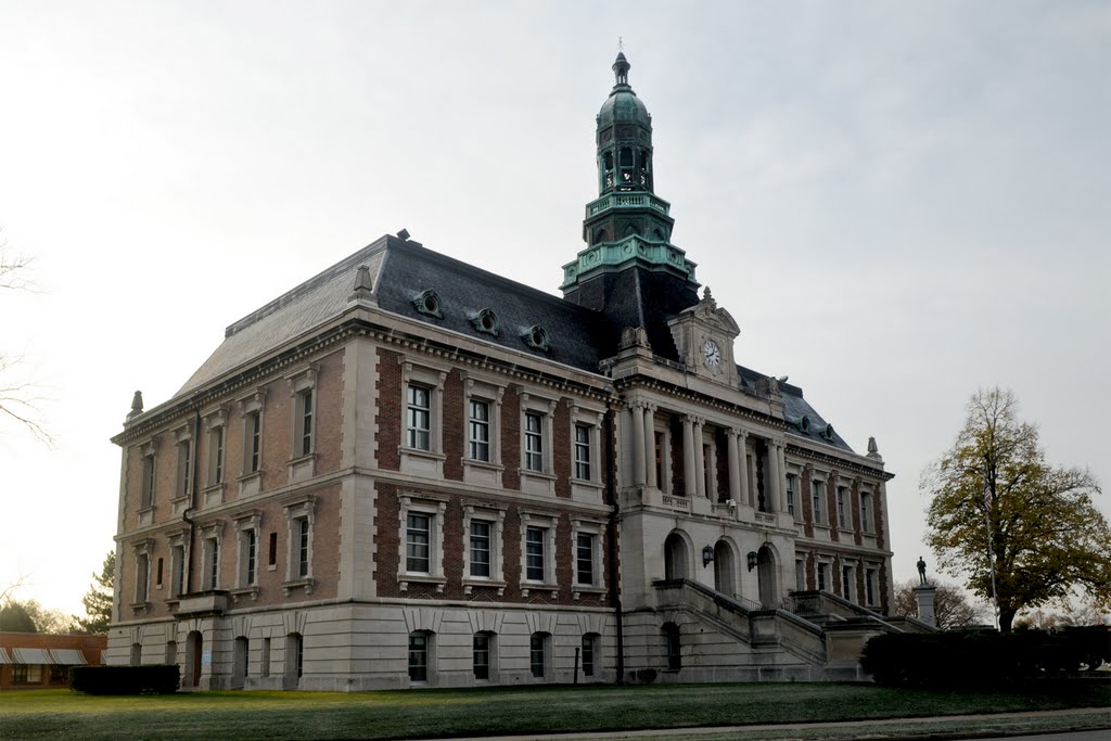 Hall Co. Courthouse (1902) Grand Island, Neb. 11-2010