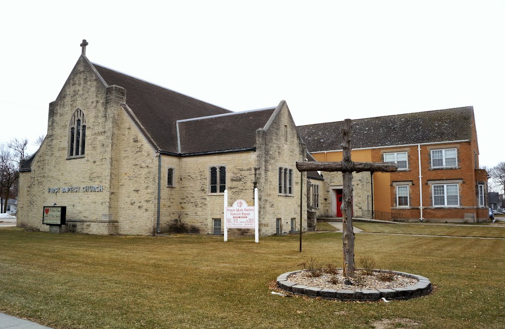 Grand Island, NE: First Baptist