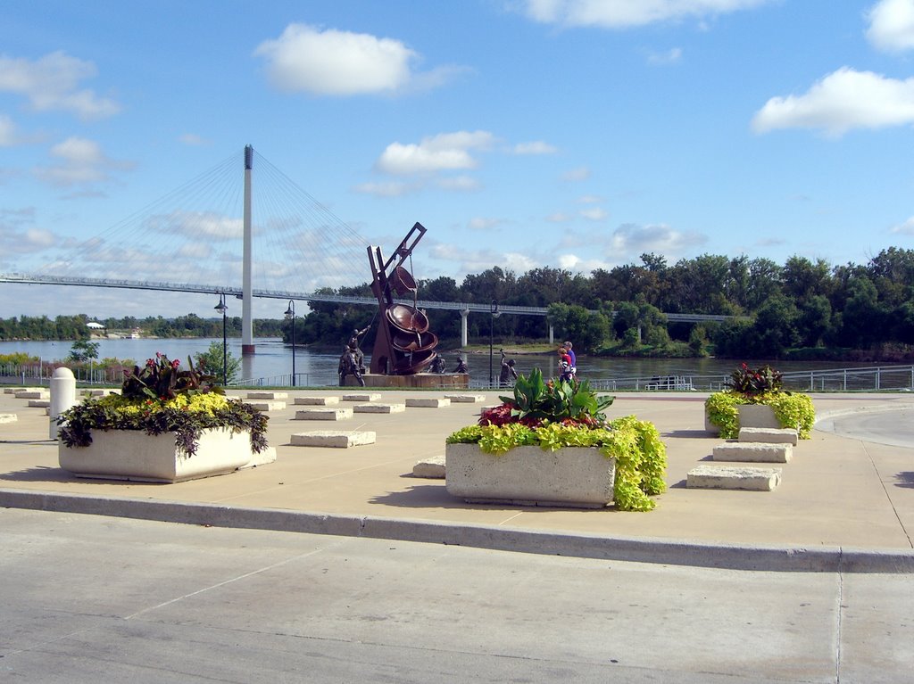 Bob Kerrey Bridge & Labor Statues