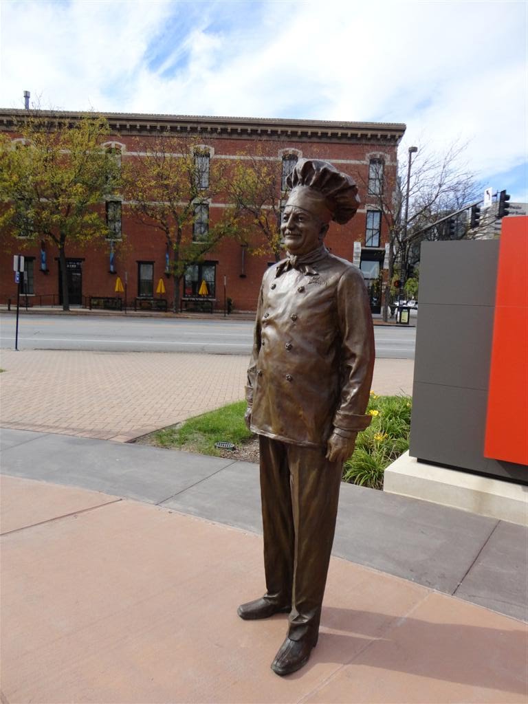 Chef Boyardee statue, ConAgra Foods, Omaha, NE