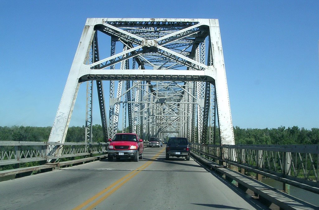 Travelling over the Missouri River on the South Omaha / Veterans Memorial Bridge/Highway 275 in 2005.  This Bridge was replaced and demolished in 2010.