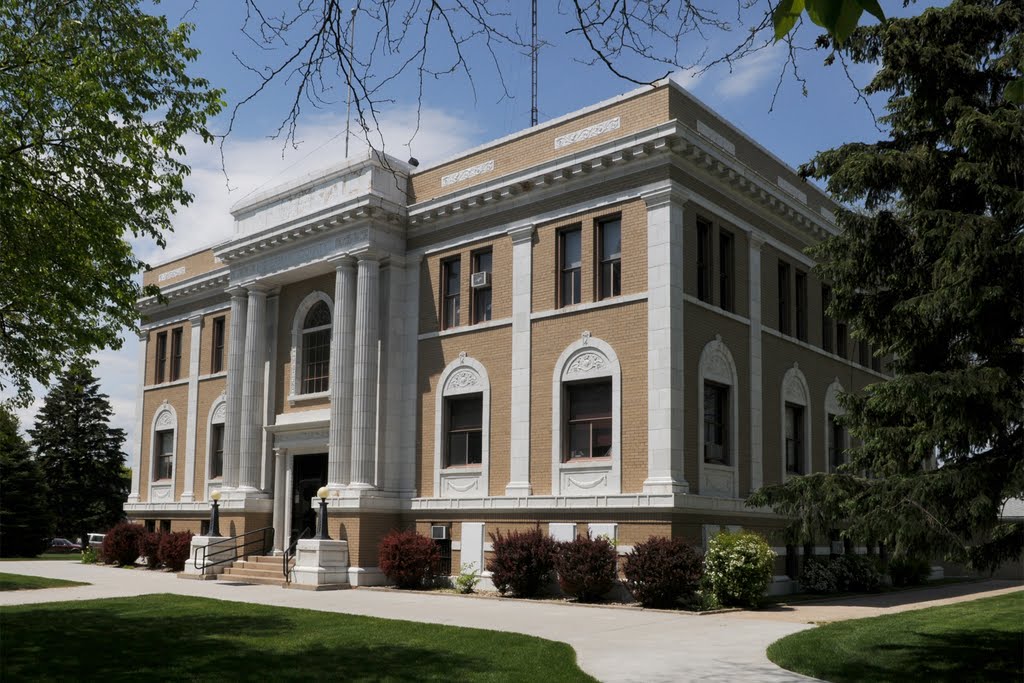 Sherman Co. Courthouse (1920) Loup City, Neb. 5-2010