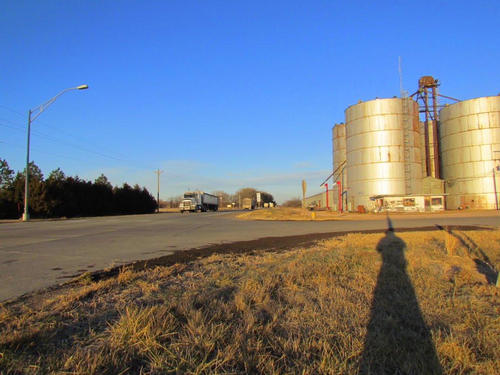 Looking west-north-westerly, at Neb. State Hwys. 2 / 92 from its intersection with Center Ave. Berwyn (Ansley P.O.), Nebraska