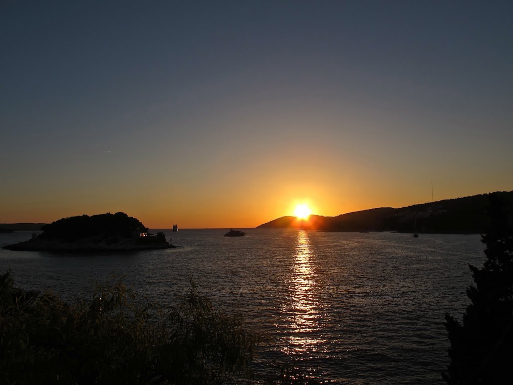 coucher dhier soir - en été les couchers sont claires en nets...