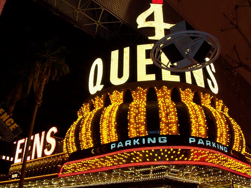 4 queens hotel