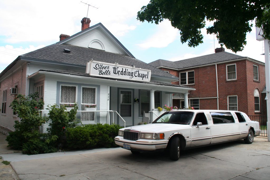 Reno, N Virginia St; Wedding Chapel "Silver Bells"