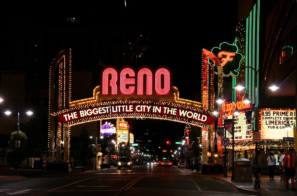 Reno, Virginia St; Entrance by night