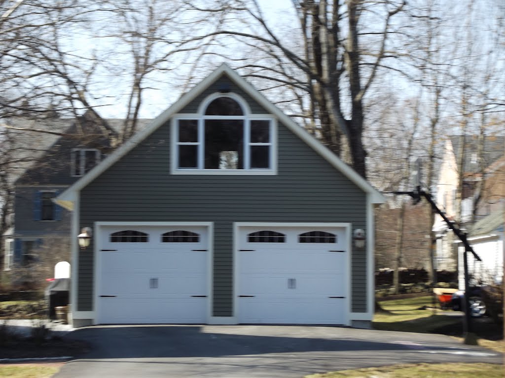 Well dome garage.  Eye catching.