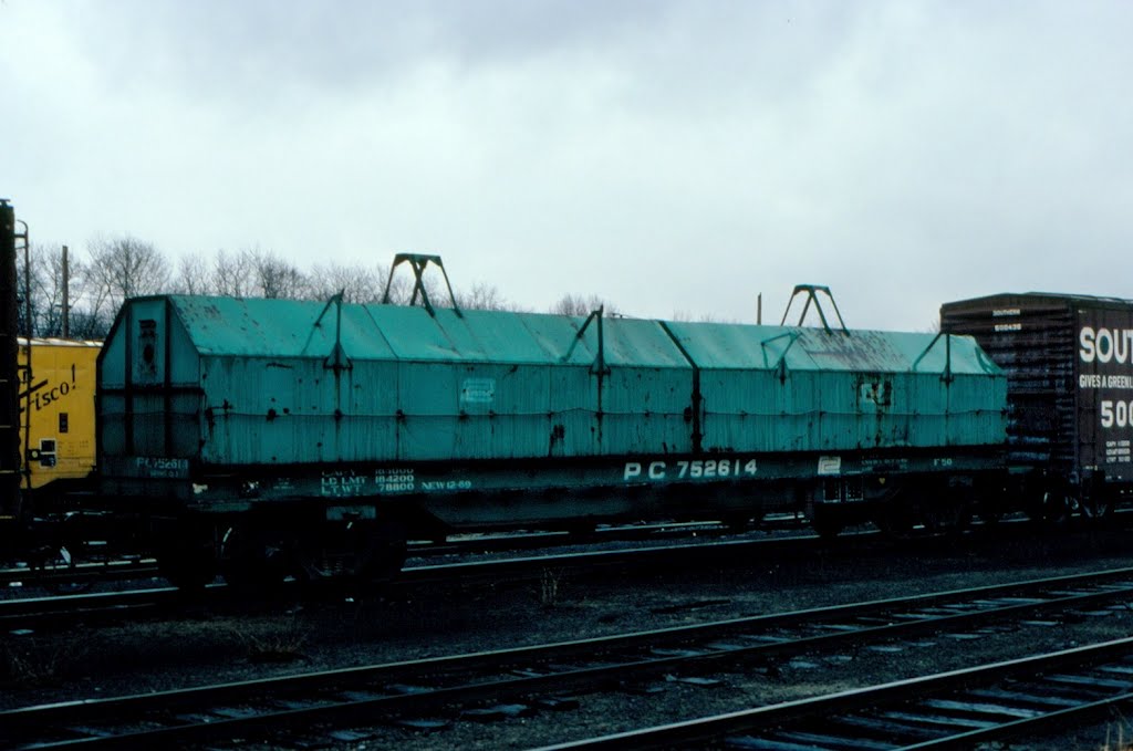 Conrail, Ex Penn Central Railroad, Cushion Coil Car No. 752614 at Concord, NH