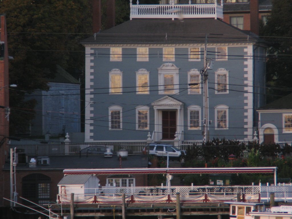Moffatt-Ladd House (1763)