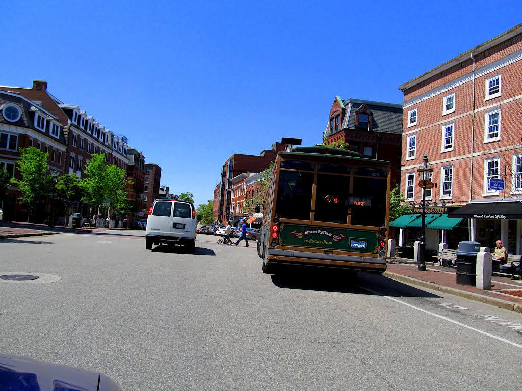 Portsmouth Trolley on Market Square.