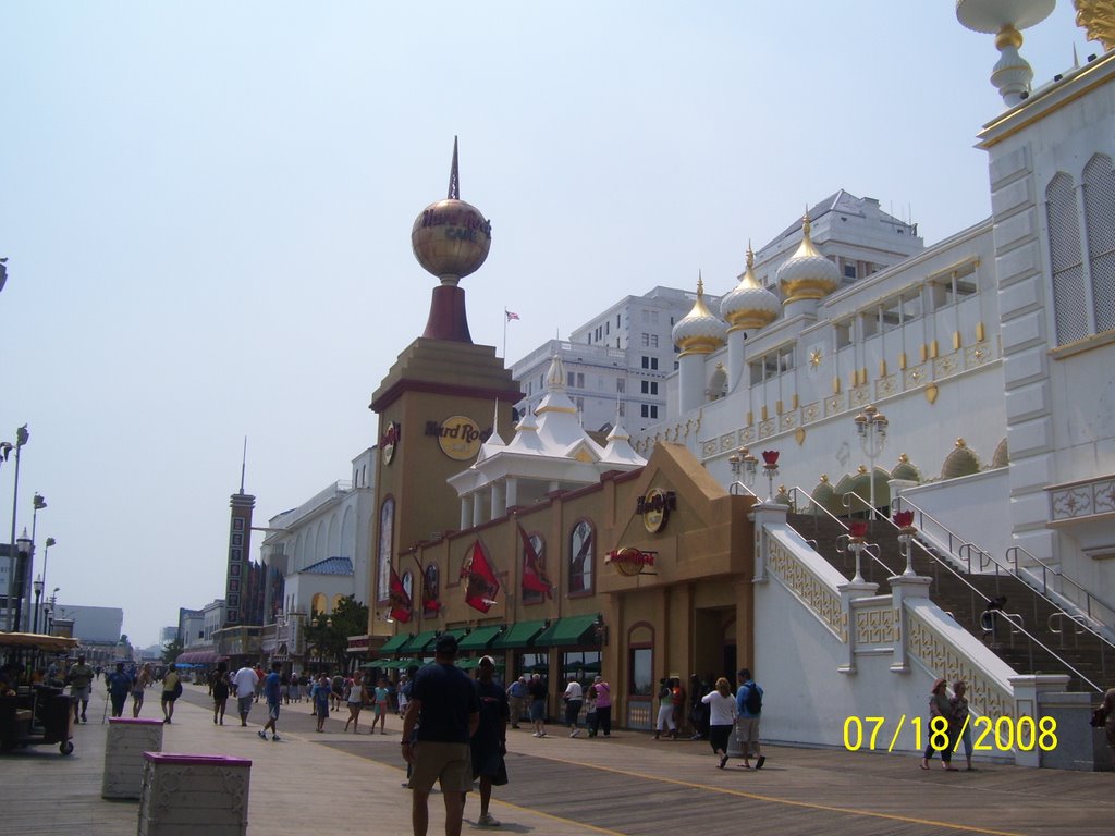 by the sea,by the deep blue sea: Boardwalk by the Taj Mahal Hotel & Casino @ Atlantic City,New Jersey
