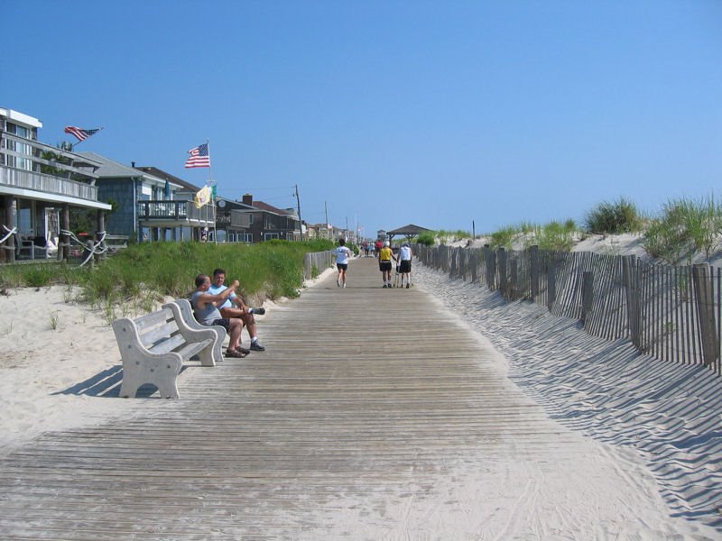 Ocean ave & Virginia ave, looking north