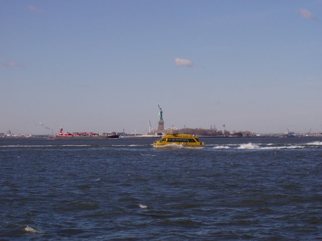 018 New York, Statue of Liberty, Water Taxi
