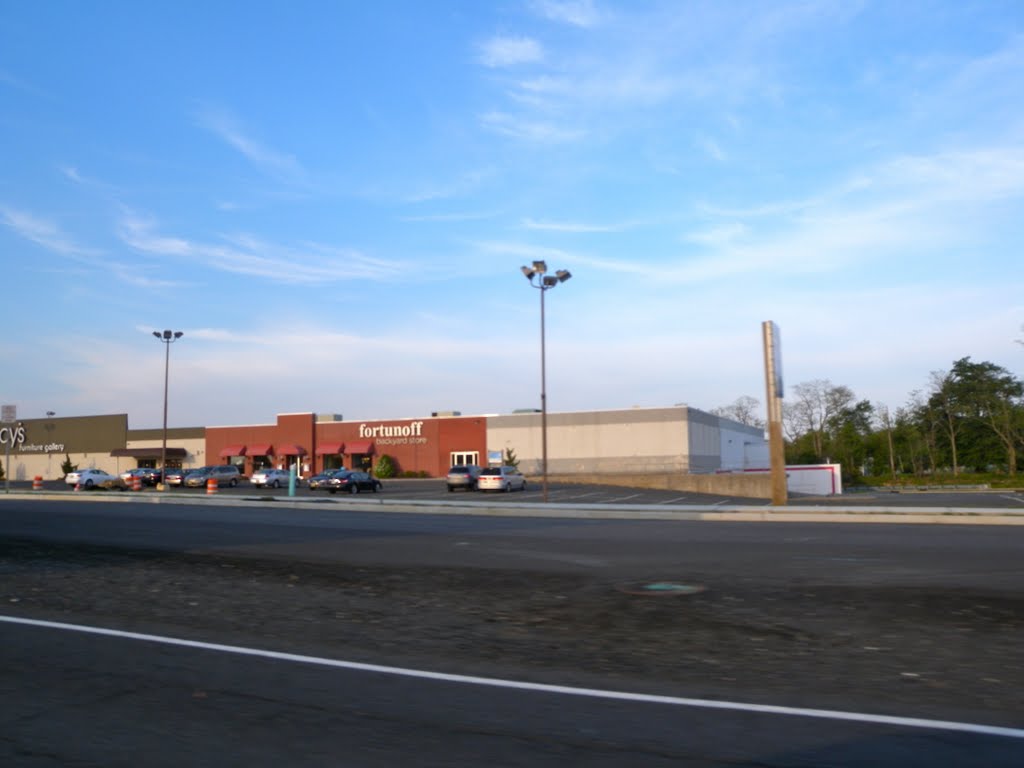 Fortunoff Backyard Store