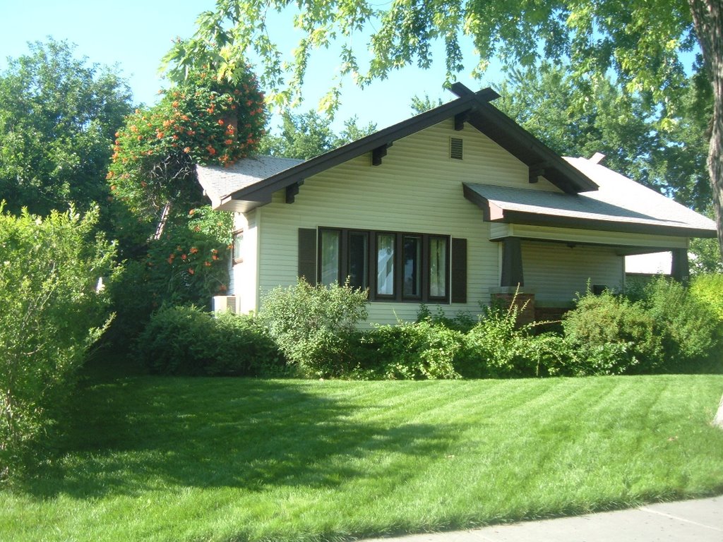 417 W 25th ST