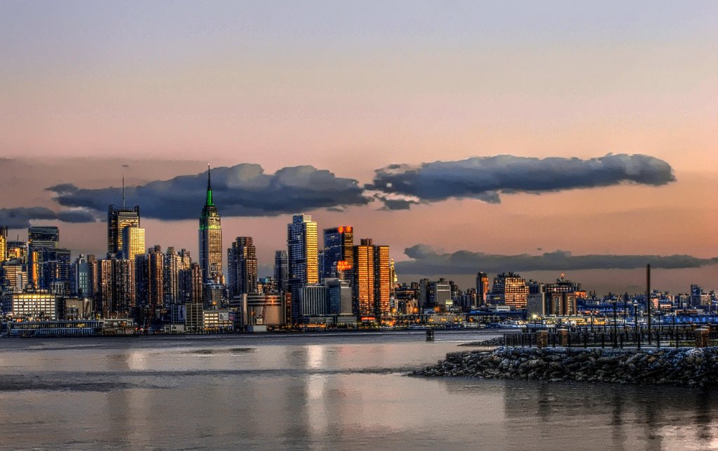 Manhattan from Port Imperial (tonemapped Mantuik)