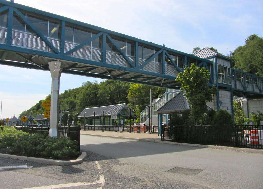 Port Imperial HBLR Station