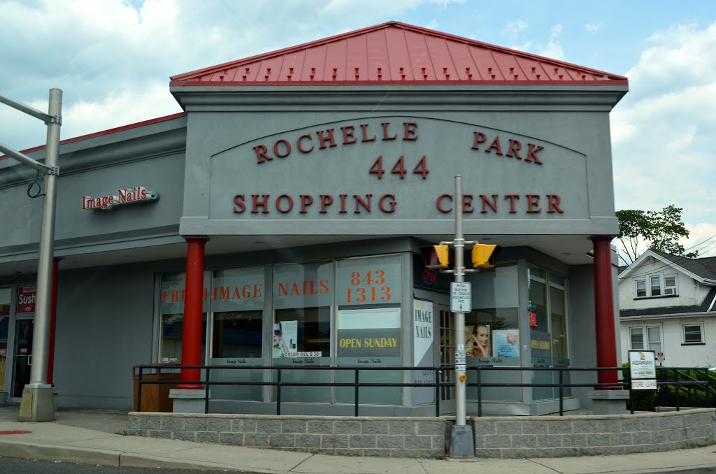 Rochelle Park 444 Shopping Center