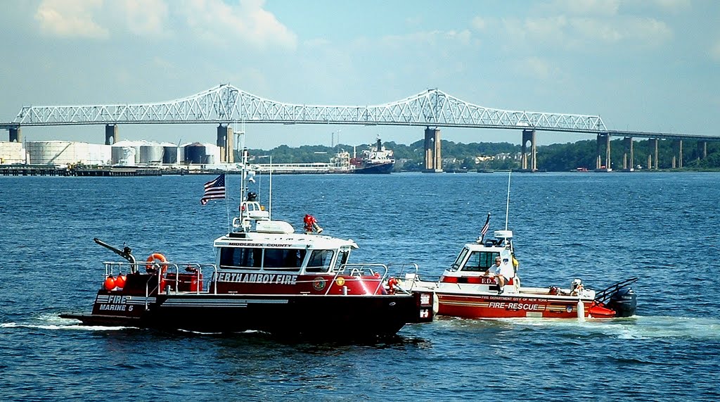 "Fire Boats" - Perth Amboy Marine 5 - FDNY Fire-Rescue MO-22 - Outerbridge Crossing - Arthur Kill - Perth Amboy, NJ - 9.14.2007